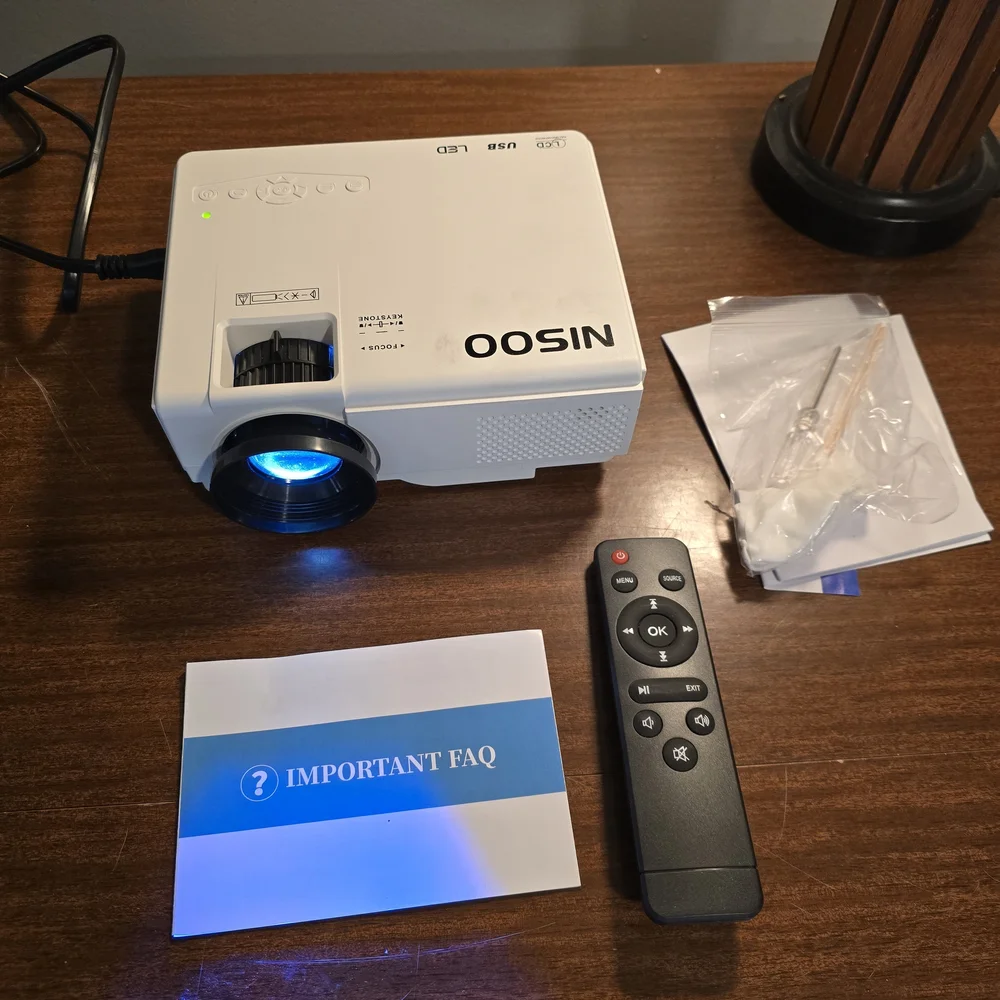 Nisoo M10 Mini Projector - Picture 1 of 5